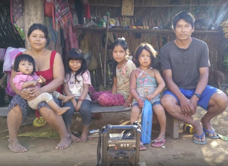 Une famille bolivienne d’une communauté isolée