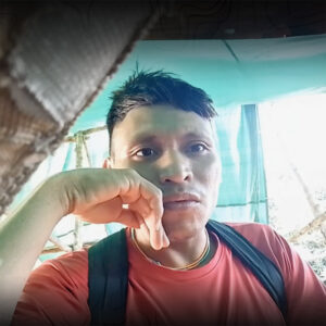 Un croyant Yanomamö, pendant un appel vidéo, plaide en faveur de huit villages non atteints